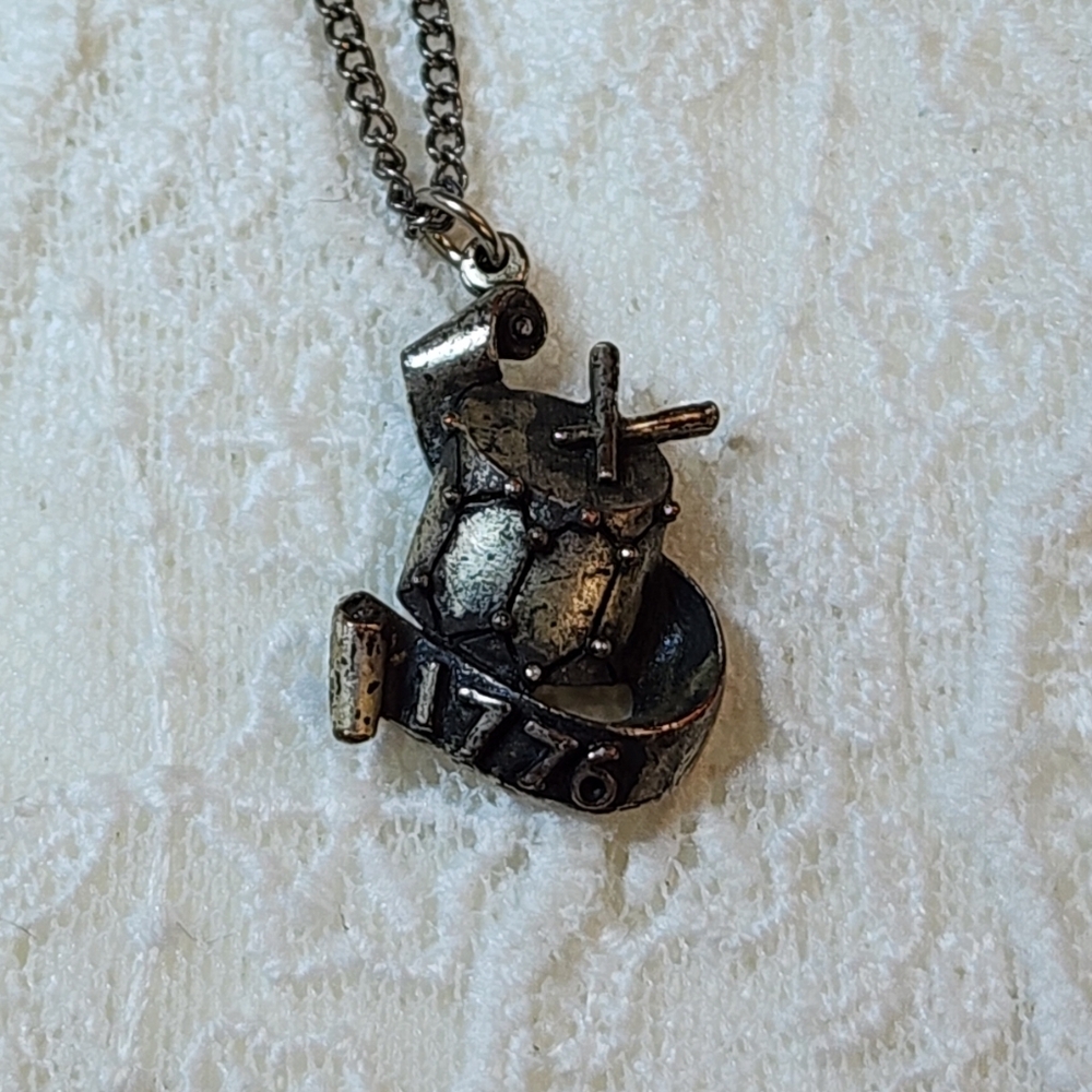 Silver Toned Rustic Pendant Necklace With Drum & Banner 1776